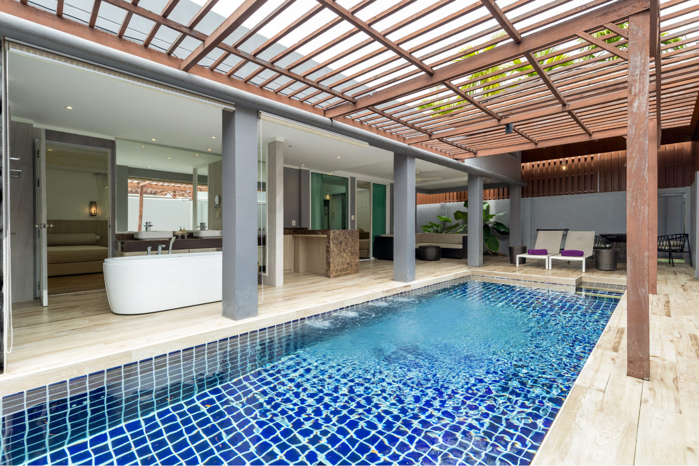 PRIVATE POOL SUITE ROOM
